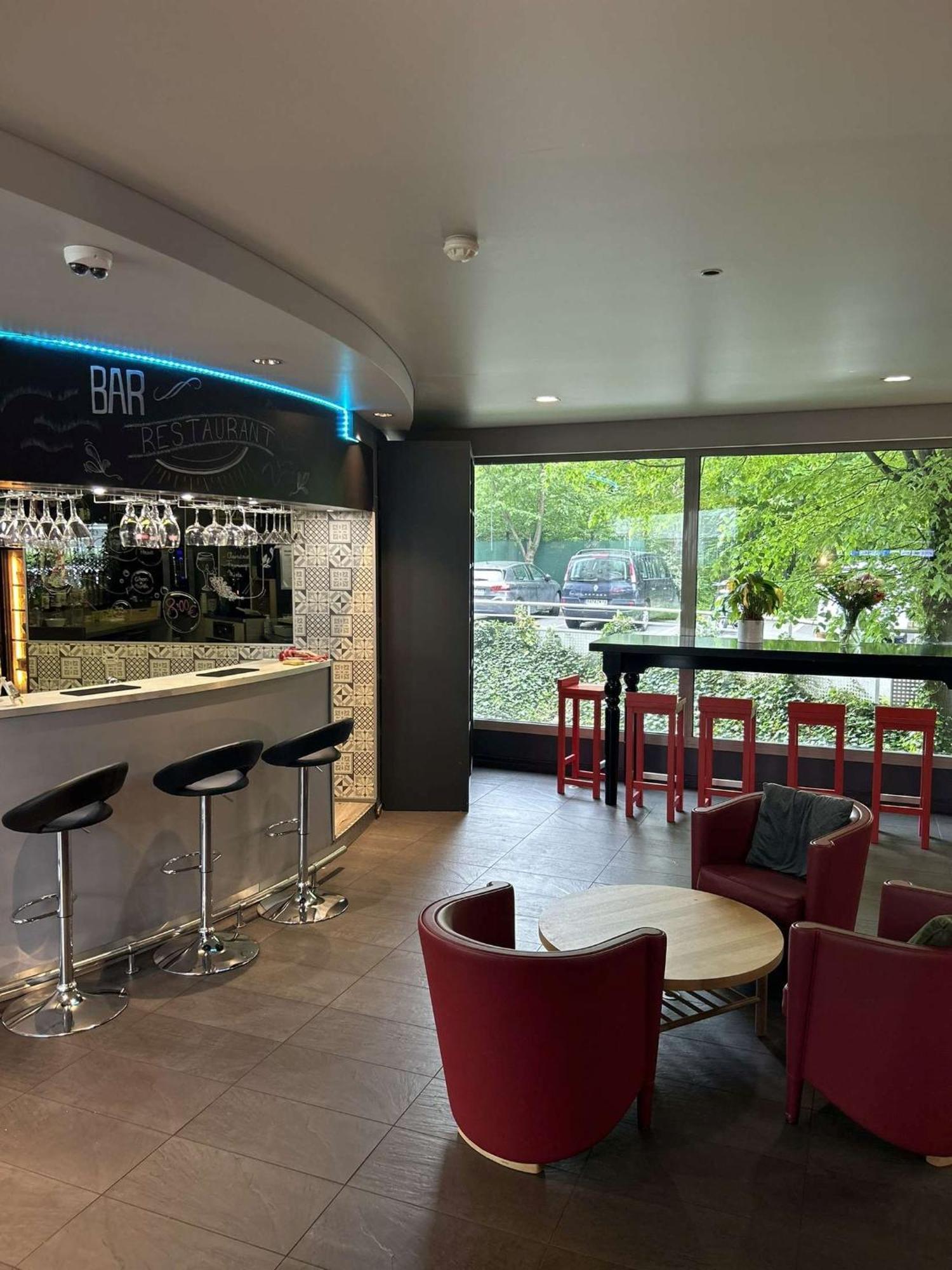 Standing Hotel Suites By Actisource Roissy-en-France Bagian luar foto