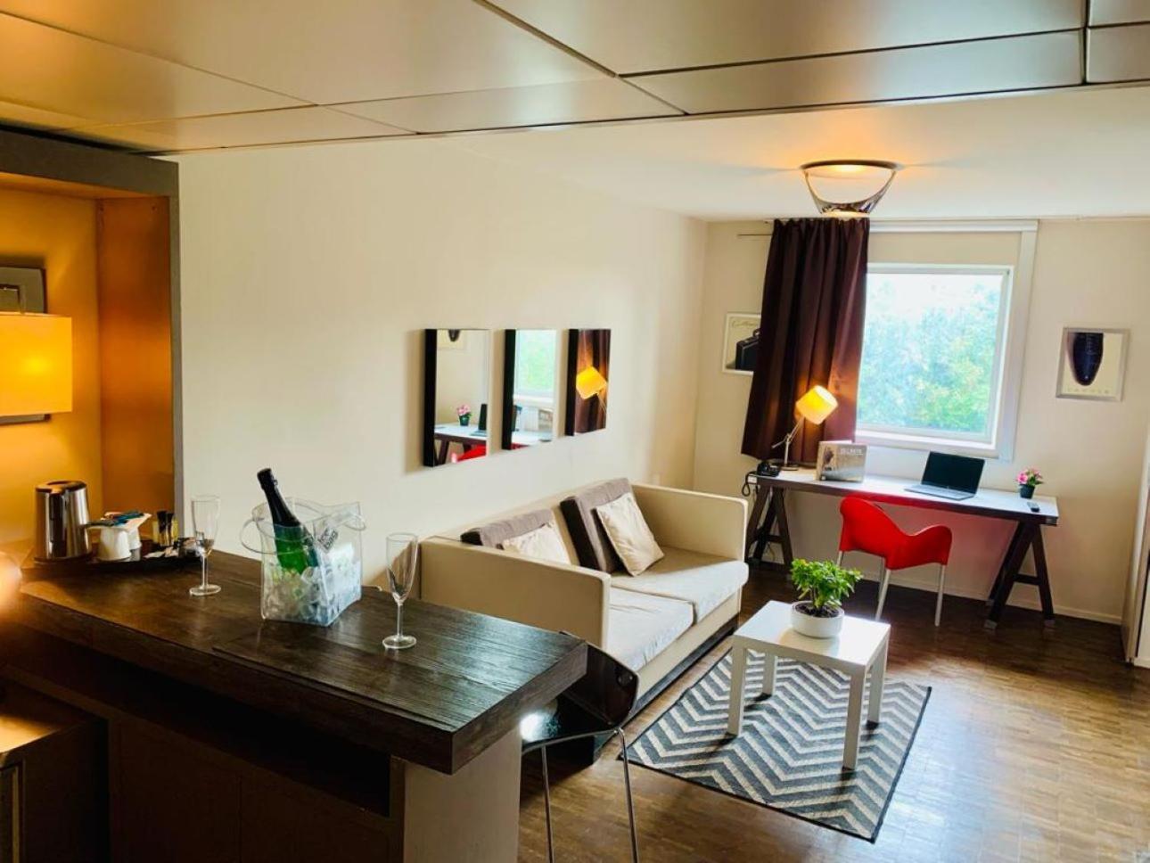 Standing Hotel Suites By Actisource Roissy-en-France Bagian luar foto