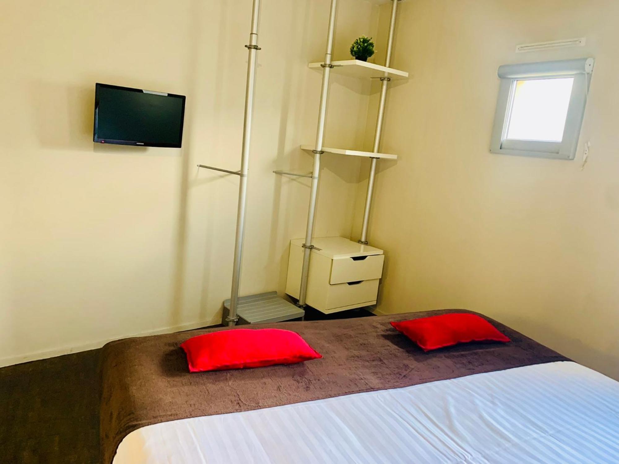 Standing Hotel Suites By Actisource Roissy-en-France Bagian luar foto